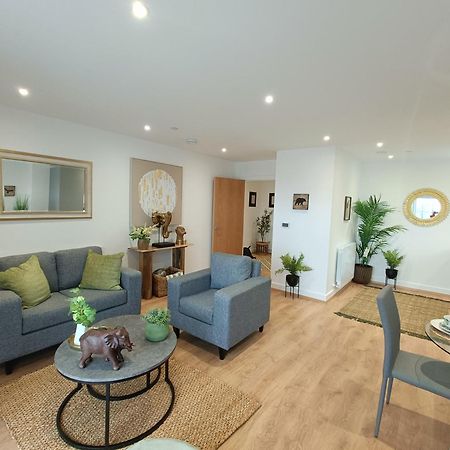 Snuggle Inn - Riverside Apartments - Views Over Looking London River Thames, Close To O2 Arena, London Excel, London City Airport, Thames Clipper- River Boat Service, Woolwich Ferry, Onsite Parking, Twin Room Option Available Ngoại thất bức ảnh