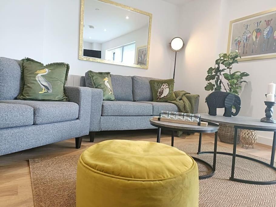 Snuggle Inn - Riverside Apartments - Views Over Looking London River Thames, Close To O2 Arena, London Excel, London City Airport, Thames Clipper- River Boat Service, Woolwich Ferry, Onsite Parking, Twin Room Option Available Ngoại thất bức ảnh