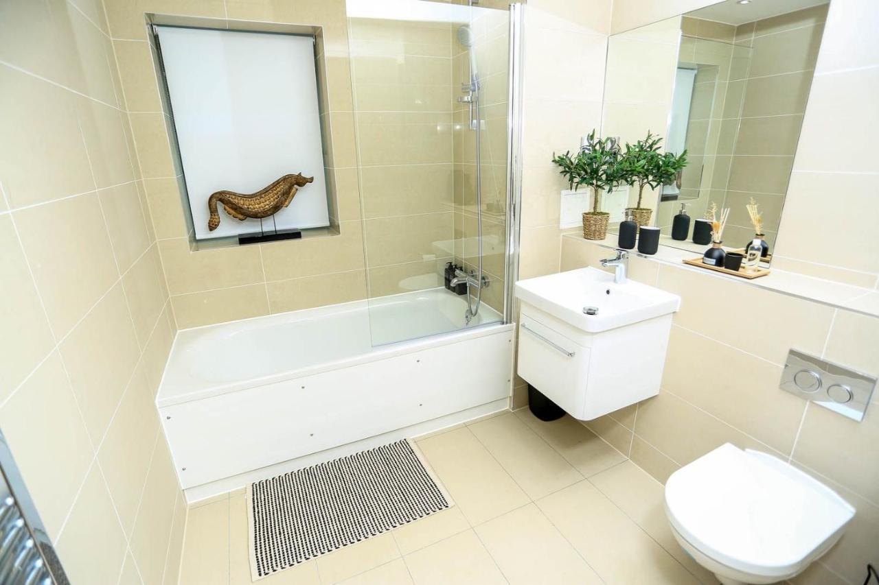 Snuggle Inn - Riverside Apartments - Views Over Looking London River Thames, Close To O2 Arena, London Excel, London City Airport, Thames Clipper- River Boat Service, Woolwich Ferry, Onsite Parking, Twin Room Option Available Ngoại thất bức ảnh