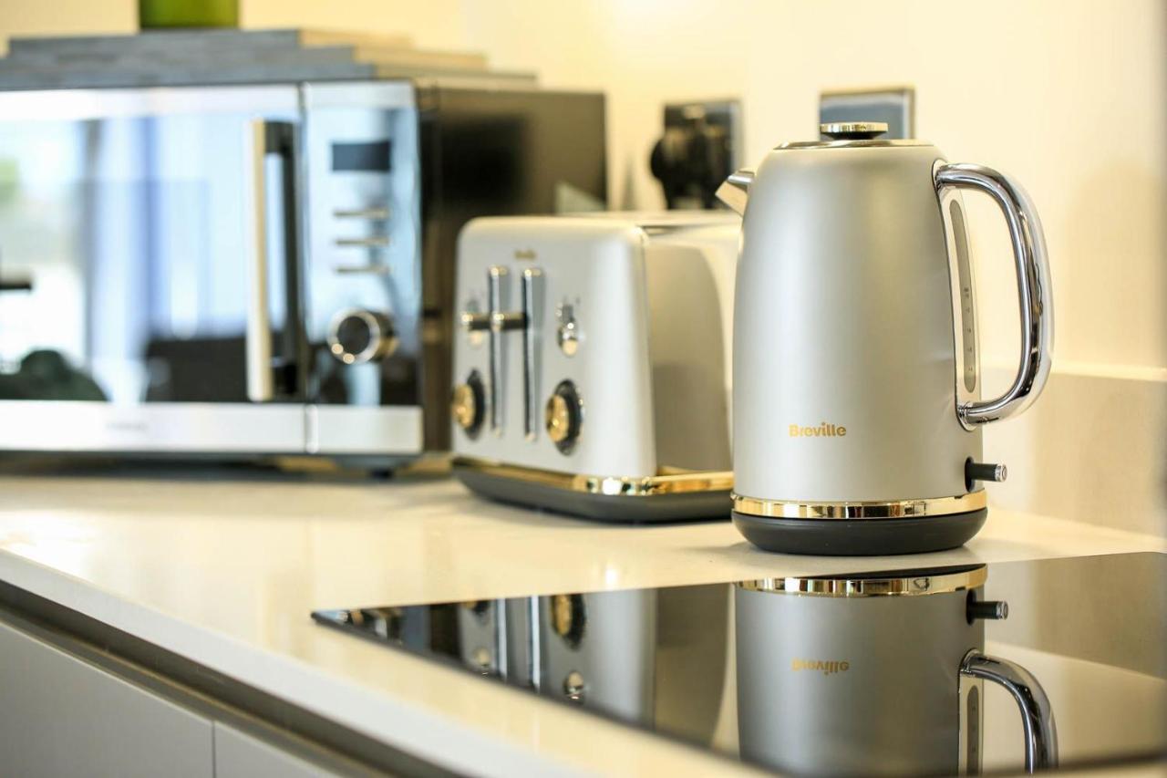 Snuggle Inn - Riverside Apartments - Views Over Looking London River Thames, Close To O2 Arena, London Excel, London City Airport, Thames Clipper- River Boat Service, Woolwich Ferry, Onsite Parking, Twin Room Option Available Ngoại thất bức ảnh