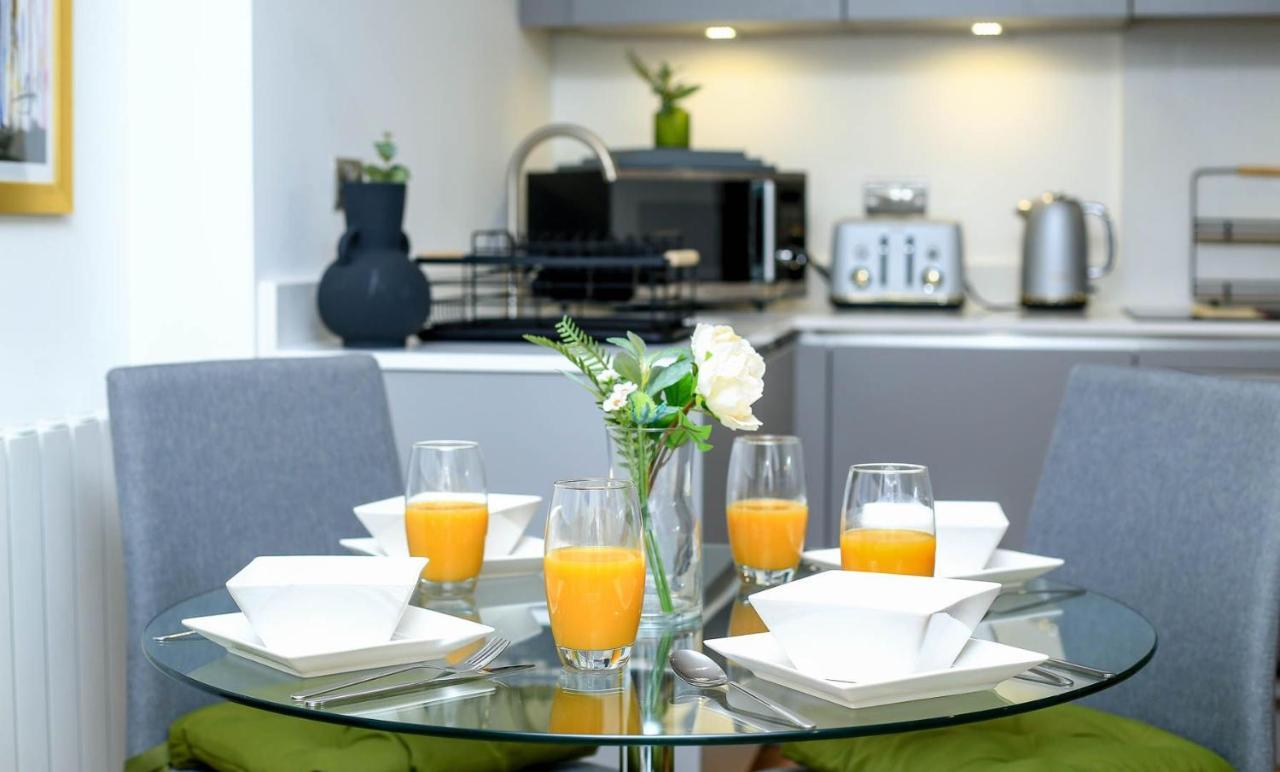 Snuggle Inn - Riverside Apartments - Views Over Looking London River Thames, Close To O2 Arena, London Excel, London City Airport, Thames Clipper- River Boat Service, Woolwich Ferry, Onsite Parking, Twin Room Option Available Ngoại thất bức ảnh