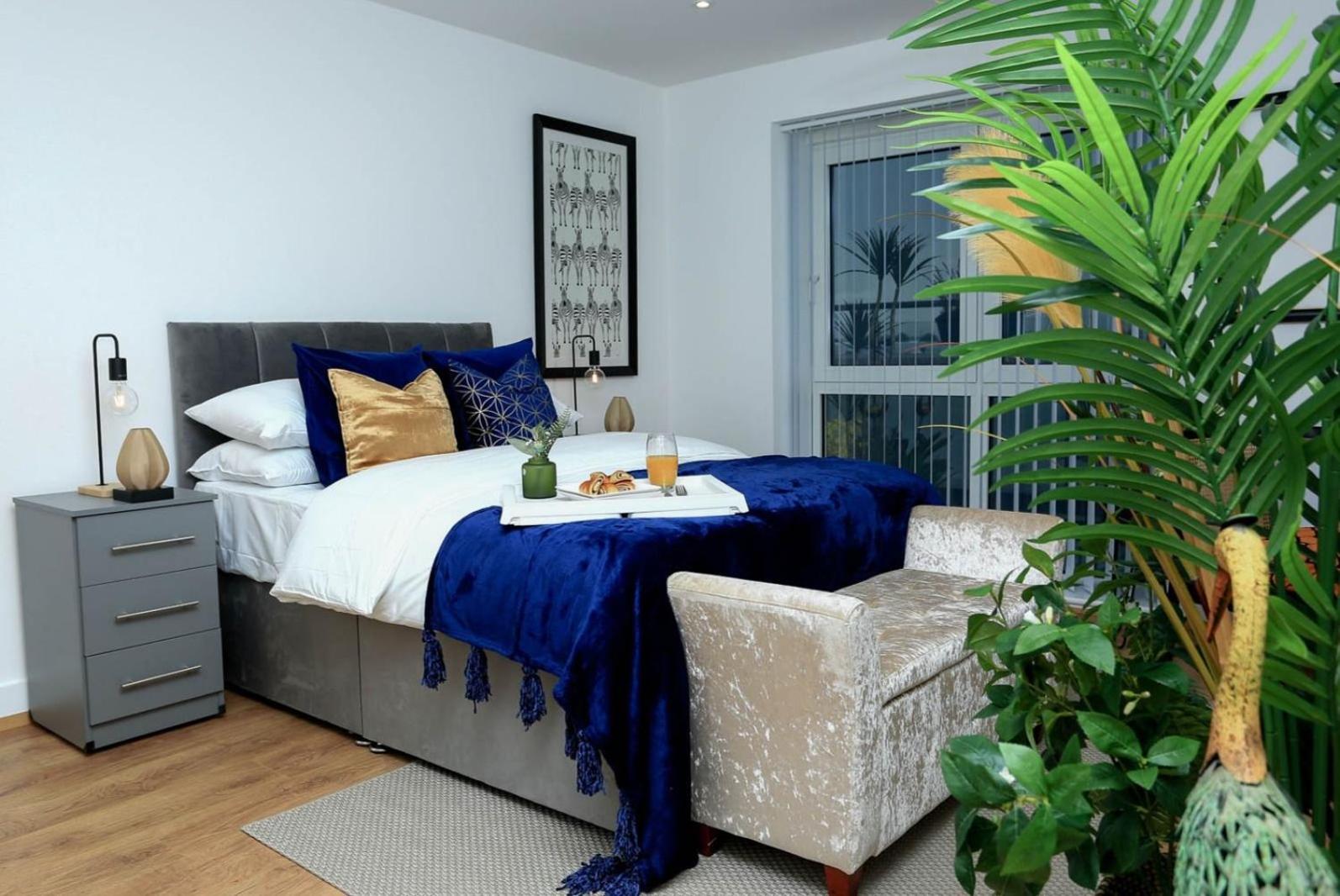 Snuggle Inn - Riverside Apartments - Views Over Looking London River Thames, Close To O2 Arena, London Excel, London City Airport, Thames Clipper- River Boat Service, Woolwich Ferry, Onsite Parking, Twin Room Option Available Ngoại thất bức ảnh