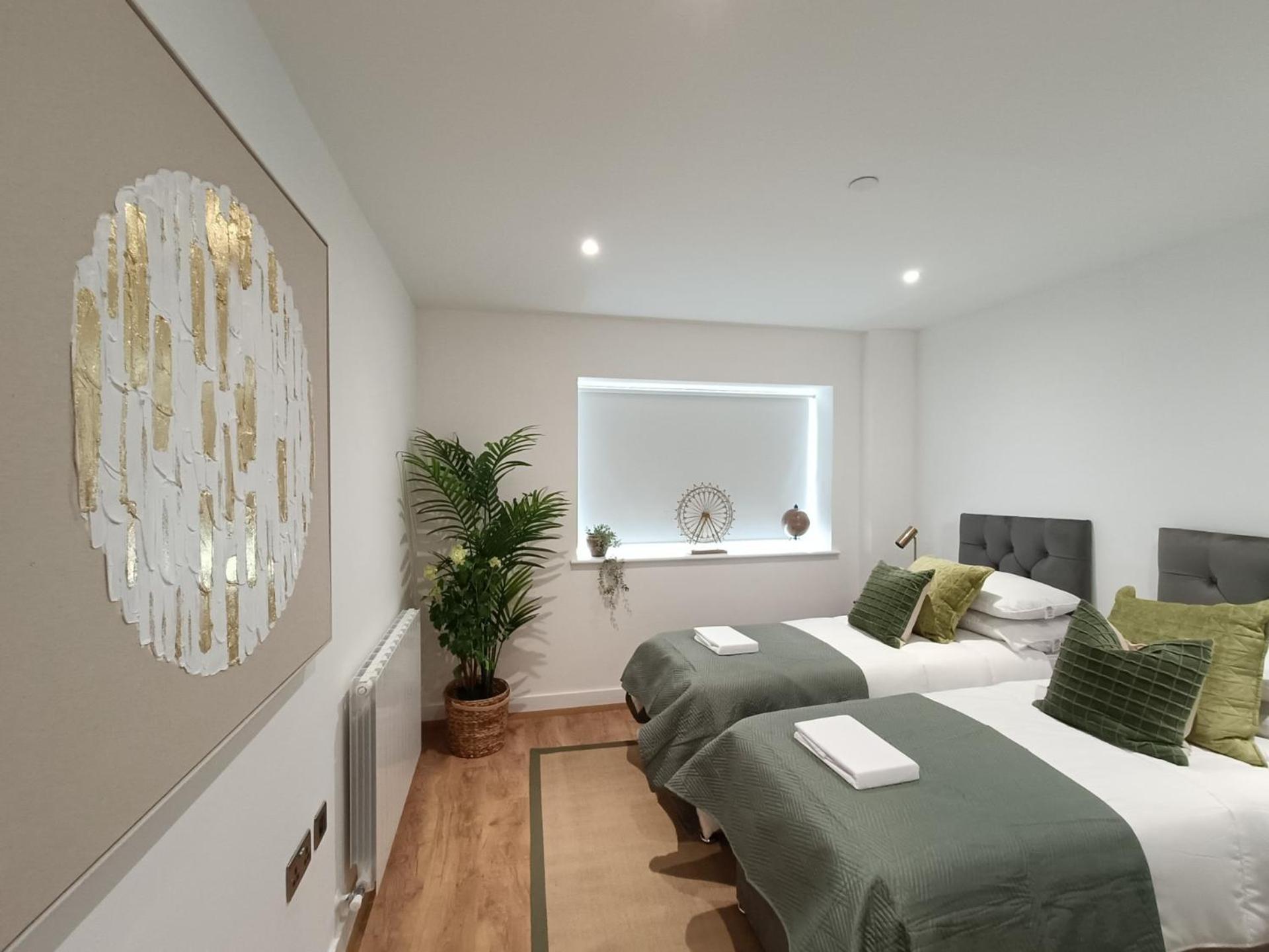 Snuggle Inn - Riverside Apartments - Views Over Looking London River Thames, Close To O2 Arena, London Excel, London City Airport, Thames Clipper- River Boat Service, Woolwich Ferry, Onsite Parking, Twin Room Option Available Ngoại thất bức ảnh