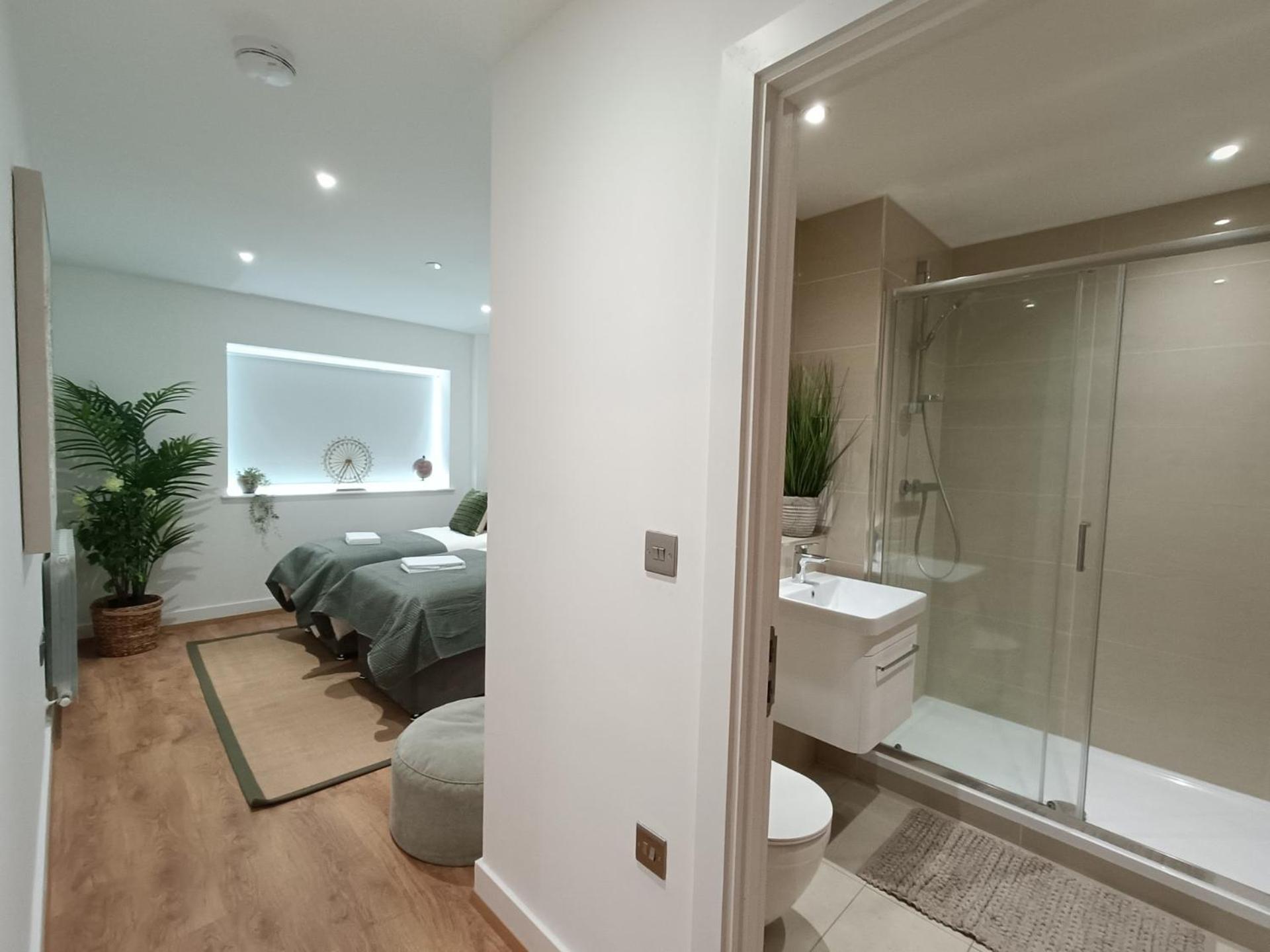 Snuggle Inn - Riverside Apartments - Views Over Looking London River Thames, Close To O2 Arena, London Excel, London City Airport, Thames Clipper- River Boat Service, Woolwich Ferry, Onsite Parking, Twin Room Option Available Ngoại thất bức ảnh