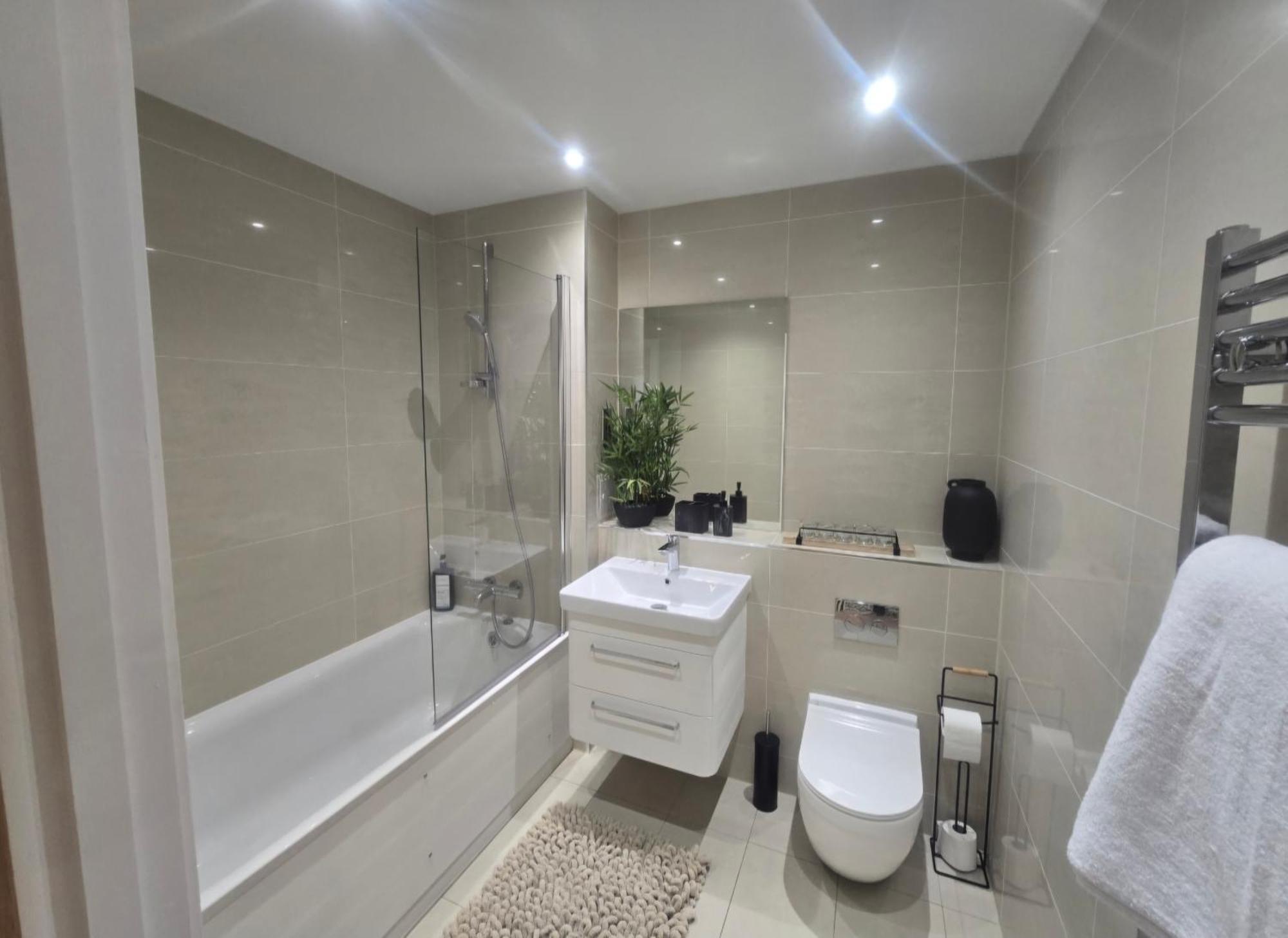 Snuggle Inn - Riverside Apartments - Views Over Looking London River Thames, Close To O2 Arena, London Excel, London City Airport, Thames Clipper- River Boat Service, Woolwich Ferry, Onsite Parking, Twin Room Option Available Ngoại thất bức ảnh