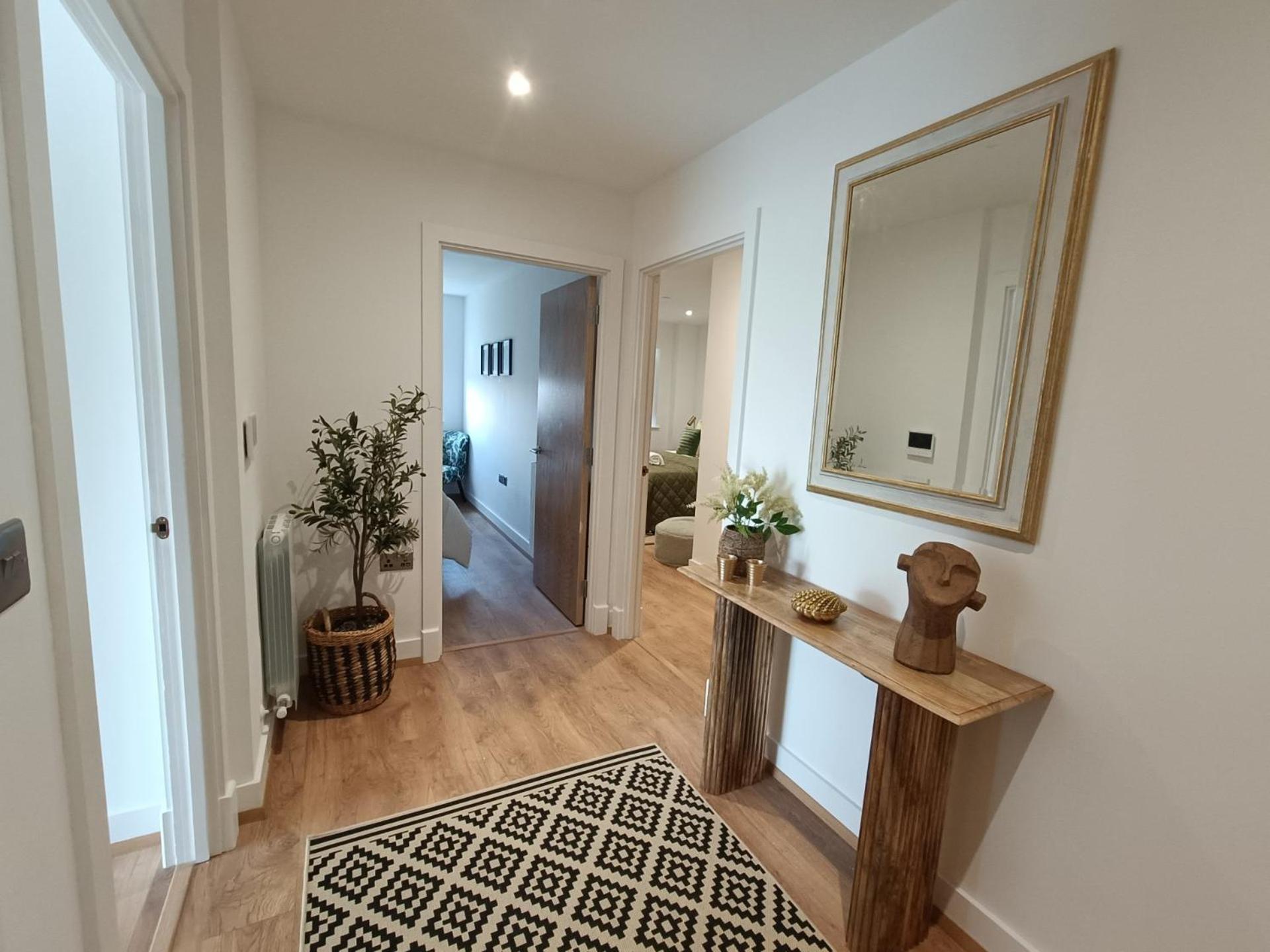 Snuggle Inn - Riverside Apartments - Views Over Looking London River Thames, Close To O2 Arena, London Excel, London City Airport, Thames Clipper- River Boat Service, Woolwich Ferry, Onsite Parking, Twin Room Option Available Ngoại thất bức ảnh